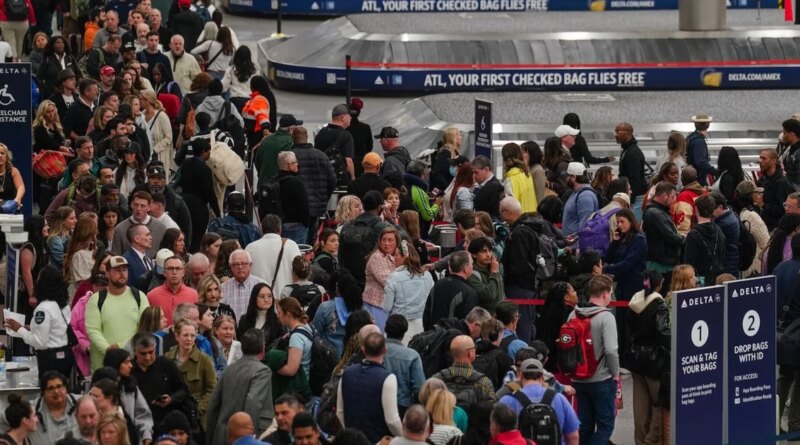 Airport delays worsen as Senate fails to advance DHS funding bill