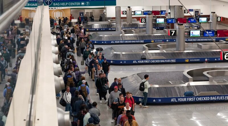 Travelers face long lines at airports after TSA workers miss first full paycheck